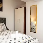 Bv Charming 2-Bedroom Apartment By Kirkstall Shopping Centre, Free Parking