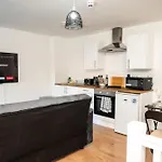 Bv Charming 2-Bedroom Apartment By Kirkstall Shopping Centre, Free Parking