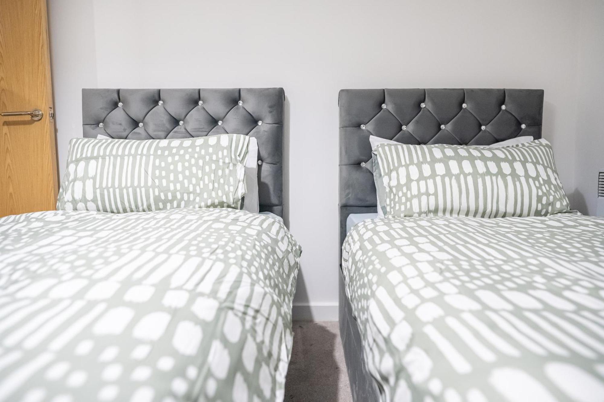 Bv Charming 2-bedroom By Kirkstall Shopping Centre, Free Parking Apartment Leeds (West Yorkshire)
