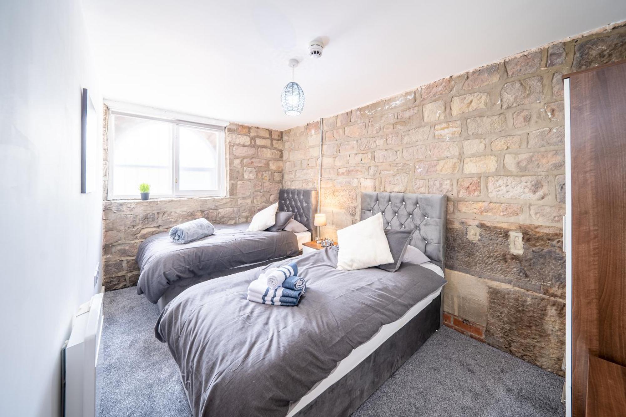 Bv Charming 2-bedroom By Kirkstall Shopping Centre, Free Parking Apartment *