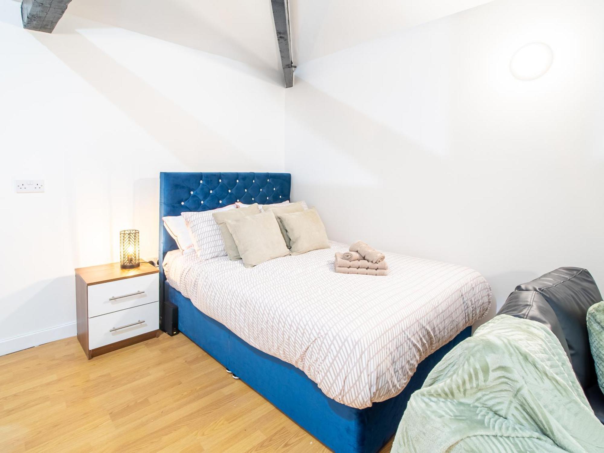 Bv Charming 2-bedroom By Kirkstall Shopping Centre, Free Parking * Leeds (West Yorkshire)