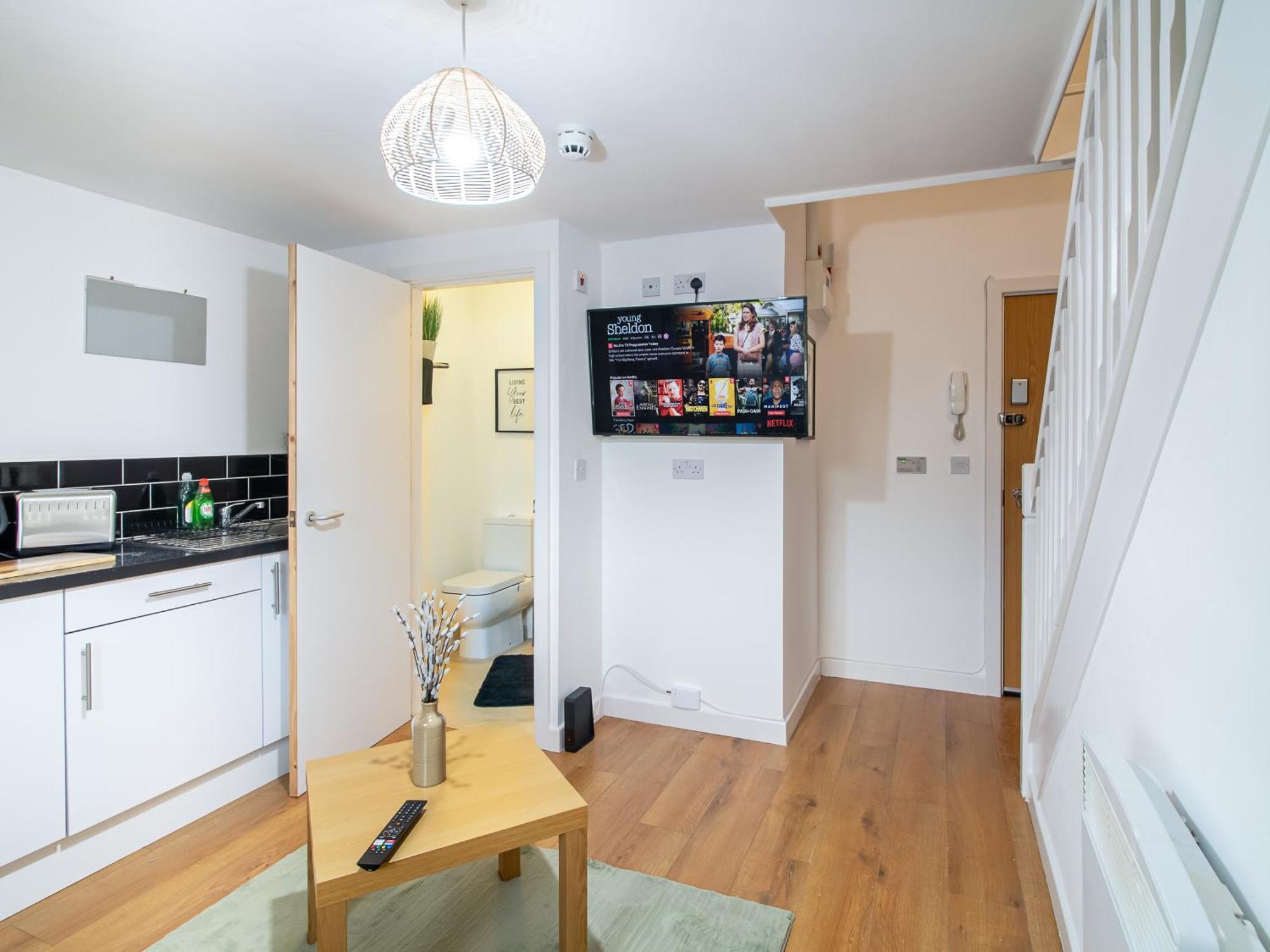 Bv Charming 2-bedroom By Kirkstall Shopping Centre, Free Parking Apartment *
