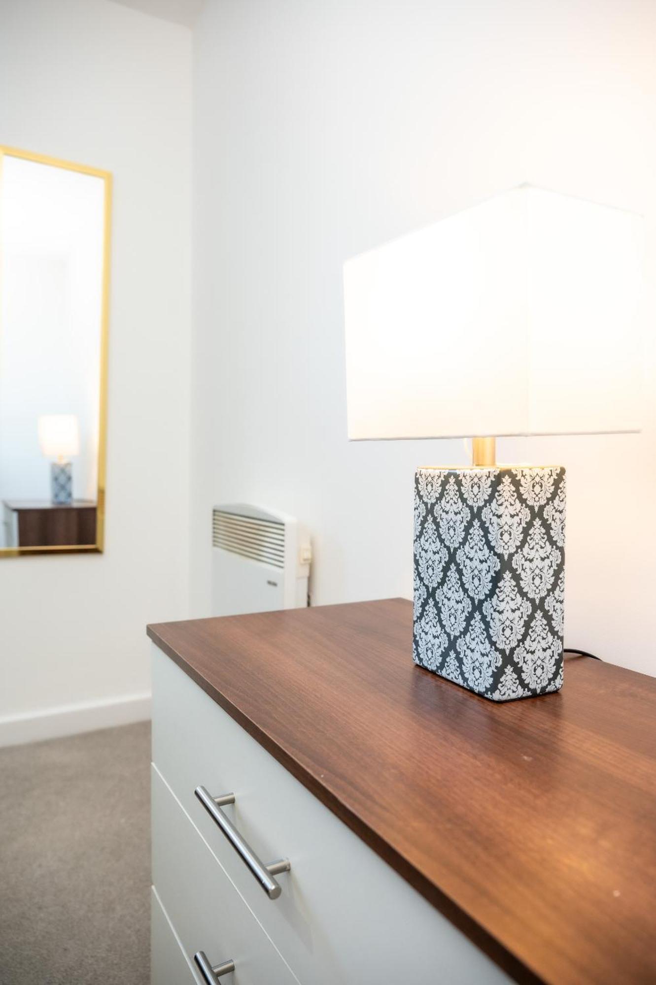 Bv Charming 2-bedroom By Kirkstall Shopping Centre, Free Parking * Leeds (West Yorkshire)