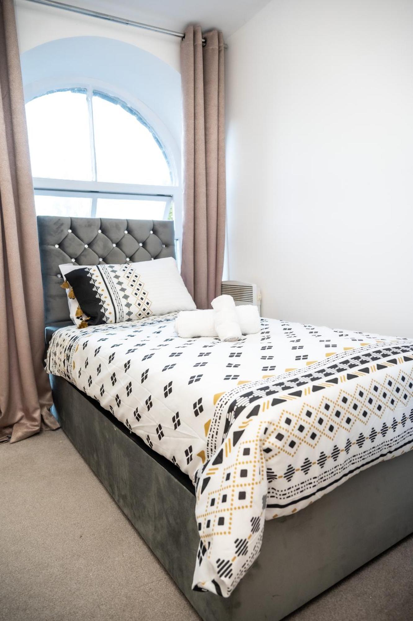 Apartment Bv Charming 2-bedroom By Kirkstall Shopping Centre, Free Parking