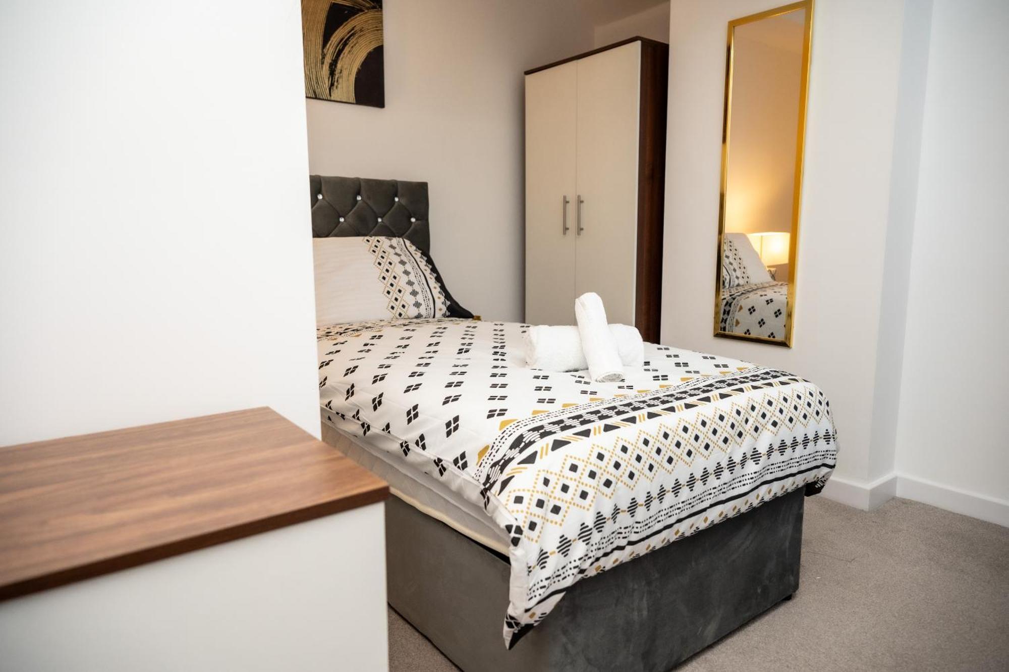 Bv Charming 2-bedroom By Kirkstall Shopping Centre, Free Parking * Leeds (West Yorkshire)